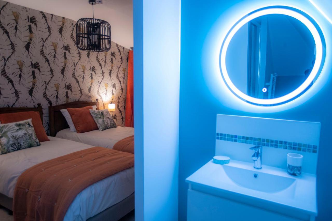Chambre Jungle Dans Maison D'Hote "Le Petit Clouet"- Рошекорбон Экстерьер фото