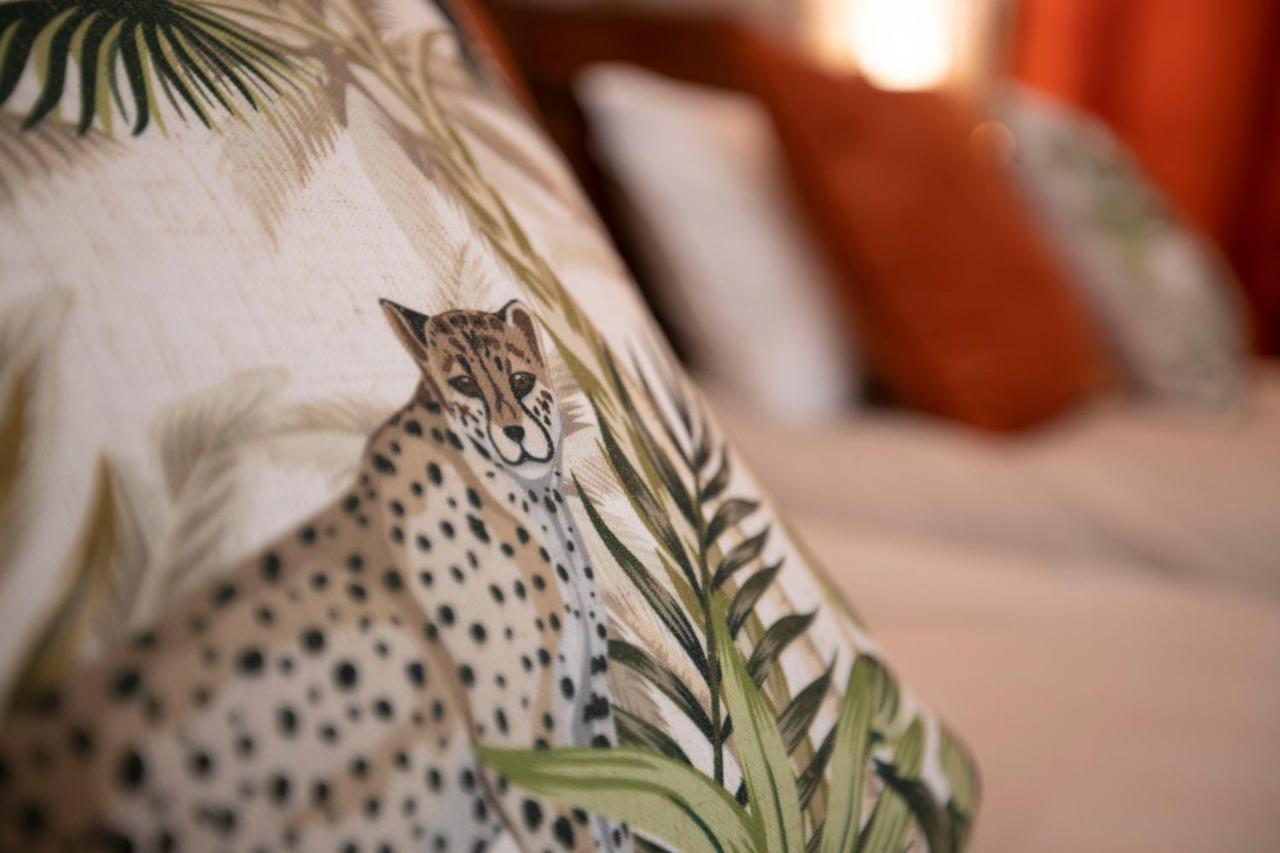 Chambre Jungle Dans Maison D'Hote "Le Petit Clouet"- Рошекорбон Экстерьер фото